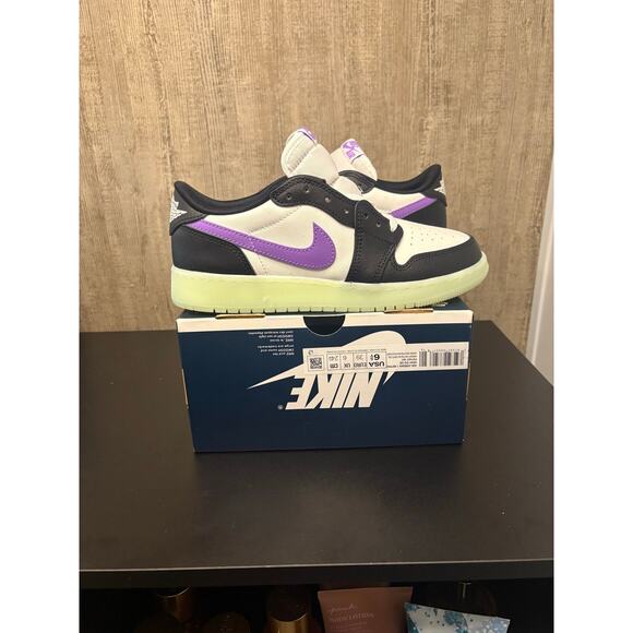 Jordan Other - NEW SZ 5.5 (7W) - Youth Jordan 1 Low Glow in Dark Black Raspberry